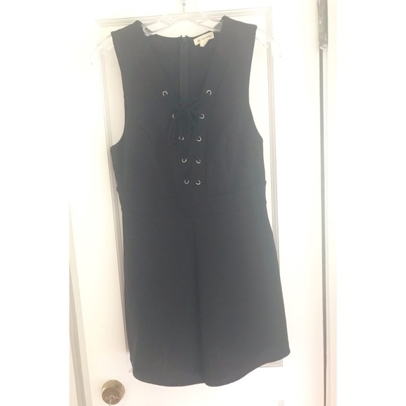 Lace up front Romper - Picture 3 of 6